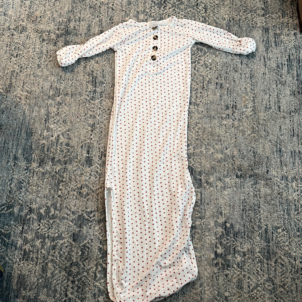 New born Lou Lou and company knotted gown. Worn once for a picture. EUC